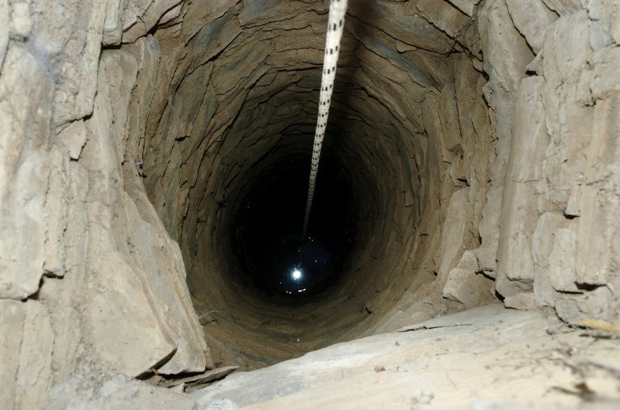 [Imagen de agua fluyendo de una bomba]