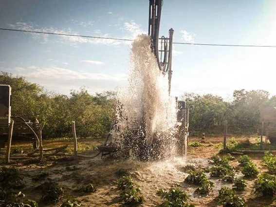 [Imagen de un pozo de agua limpio y funcional]